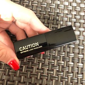 Hourglass “ultra black” caution extreme mascara